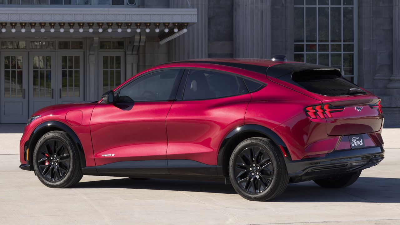 ford-mustang-mach-e-suv-electrico-deportivo Ford Mustang Mach e suv electrico deportivo