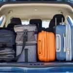 maletero con maletas