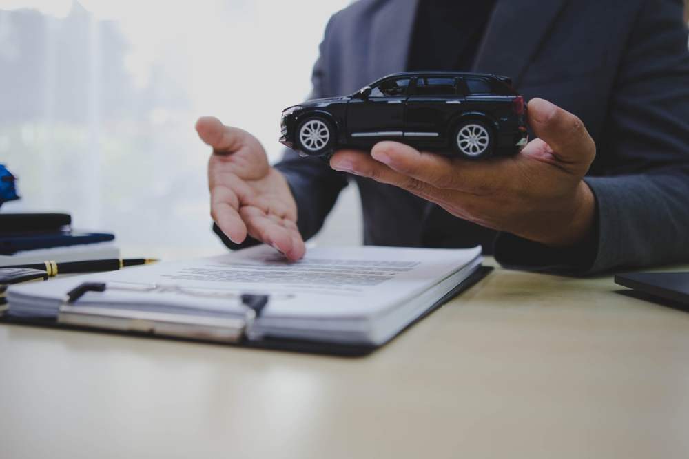¿Se-puede-poner-el-coche-a-nombre-de-otra-persona_