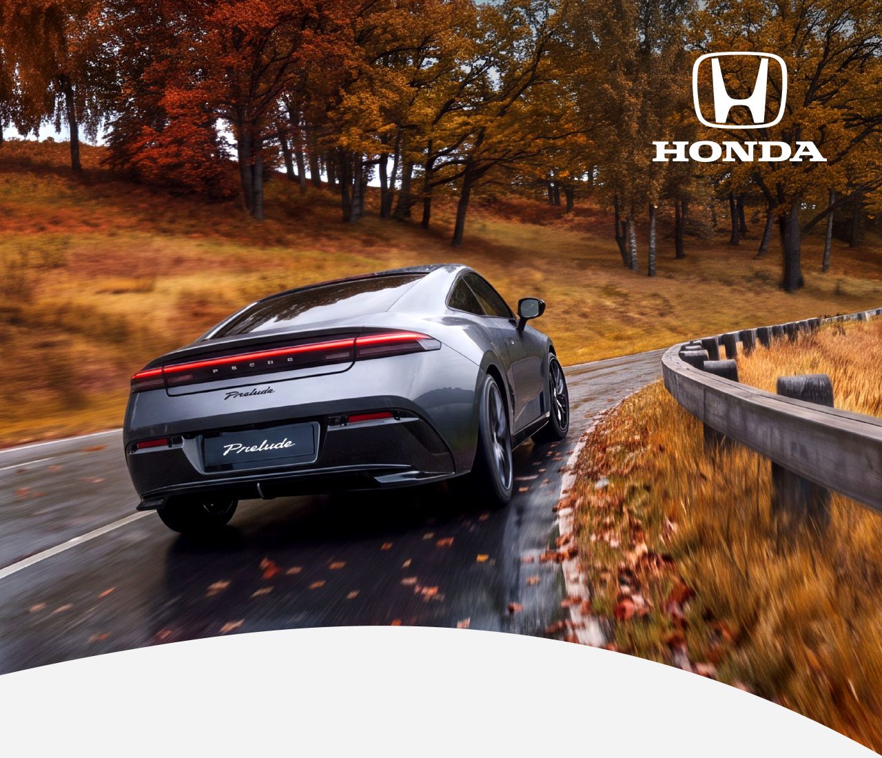 modelo honda dando curva en carretera otoñal.